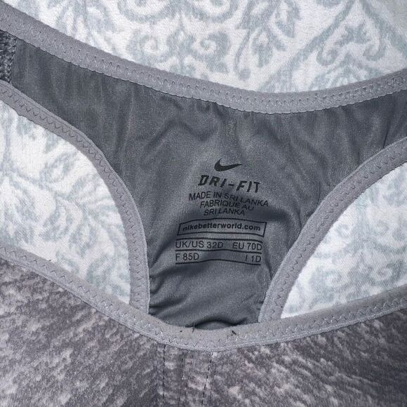 Nike dry fit sports bra grey size 32D - Picture 2 of 4